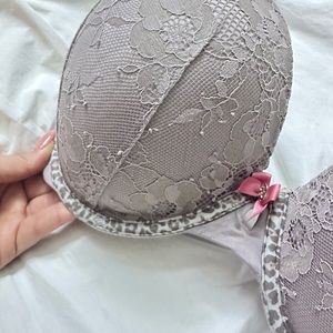 Victoria’s Secret bra 34DDD